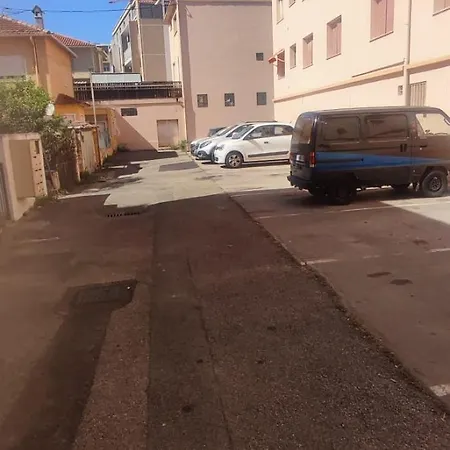 Beau A 5 Min De La *